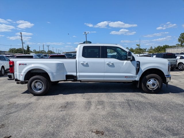 2026 Ford Super Duty F-350 DRW TDSL CREW CAB 6.7L LARIAT