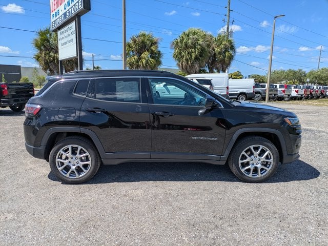 2022 Jeep Compass Latitude Lux