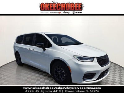 2024 Chrysler Pacifica Hybrid S Appearance Pkg