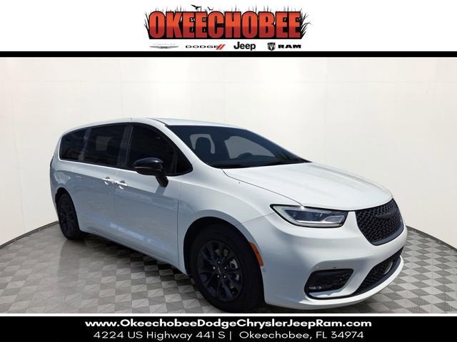 2024 Chrysler Pacifica Hybrid S Appearance Pkg