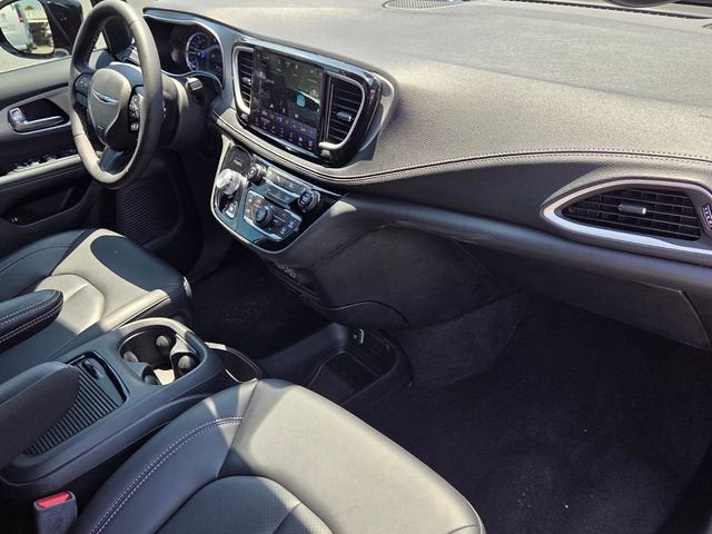 2024 Chrysler Pacifica Hybrid S Appearance Pkg