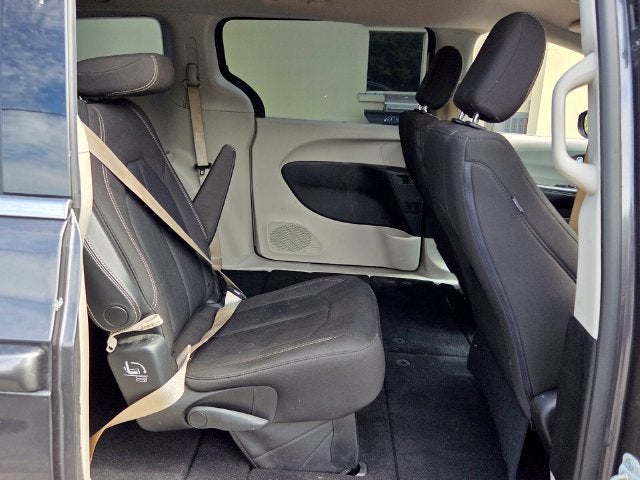 2020 Chrysler Voyager LX