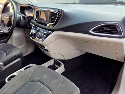 2020 Chrysler Voyager LX