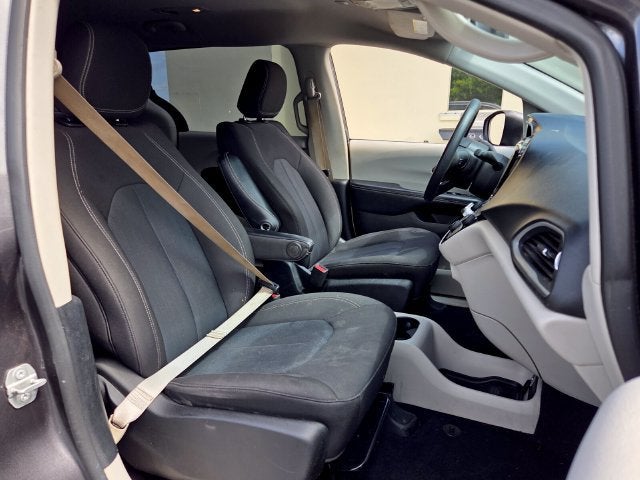 2020 Chrysler Voyager LX