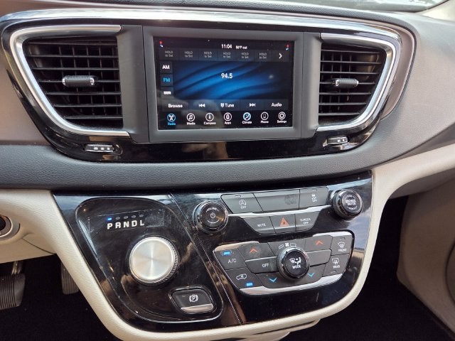 2020 Chrysler Voyager LX
