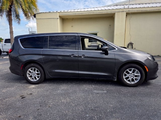 2020 Chrysler Voyager LX
