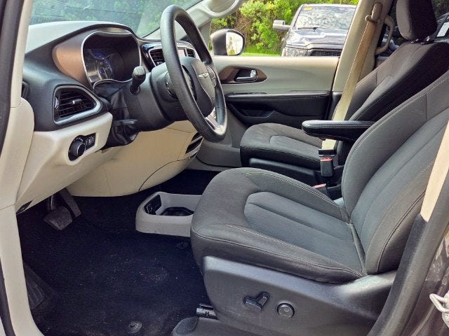 2020 Chrysler Voyager LX
