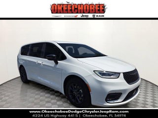 2024 Chrysler Pacifica Hybrid S Appearance Pkg