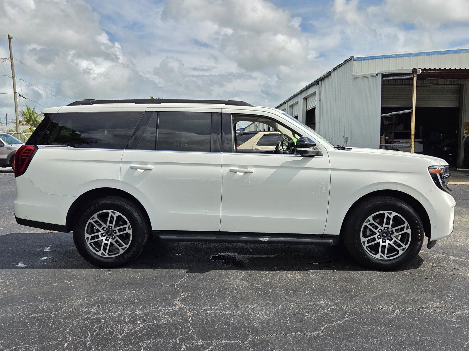 2025 Ford Expedition Active