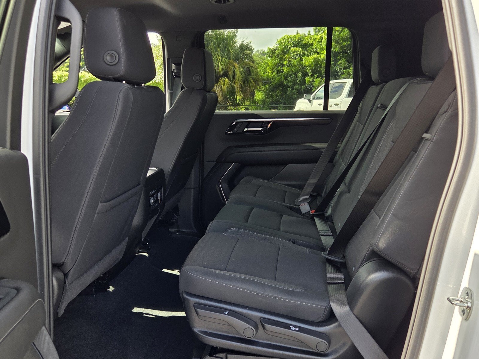 2025 Chevrolet Suburban LS