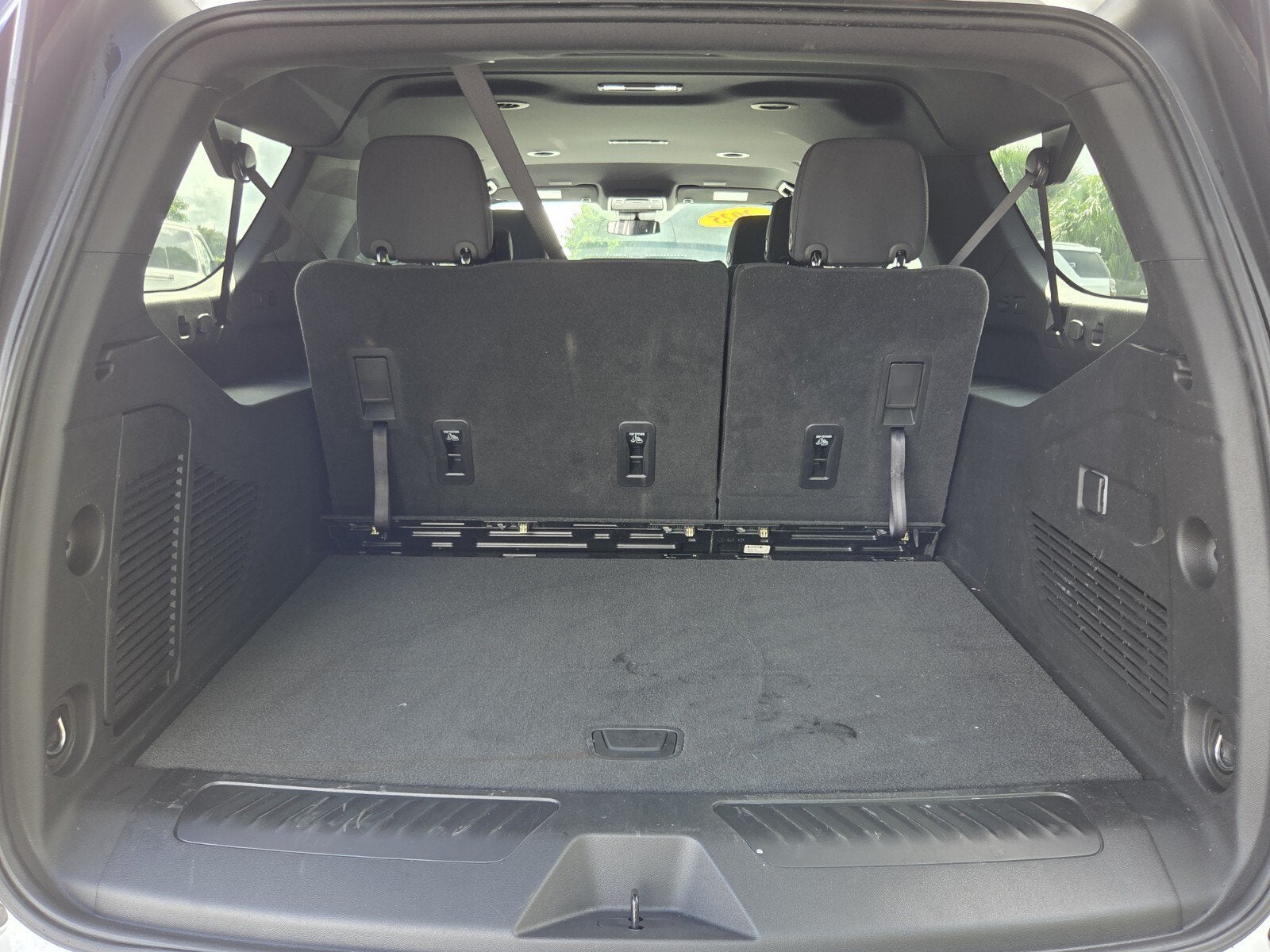 2025 Chevrolet Suburban LS