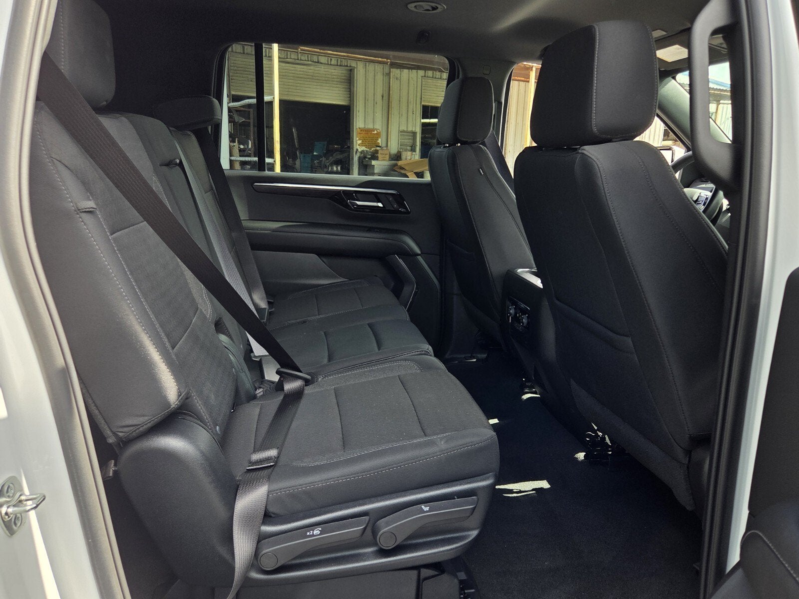 2025 Chevrolet Suburban LS