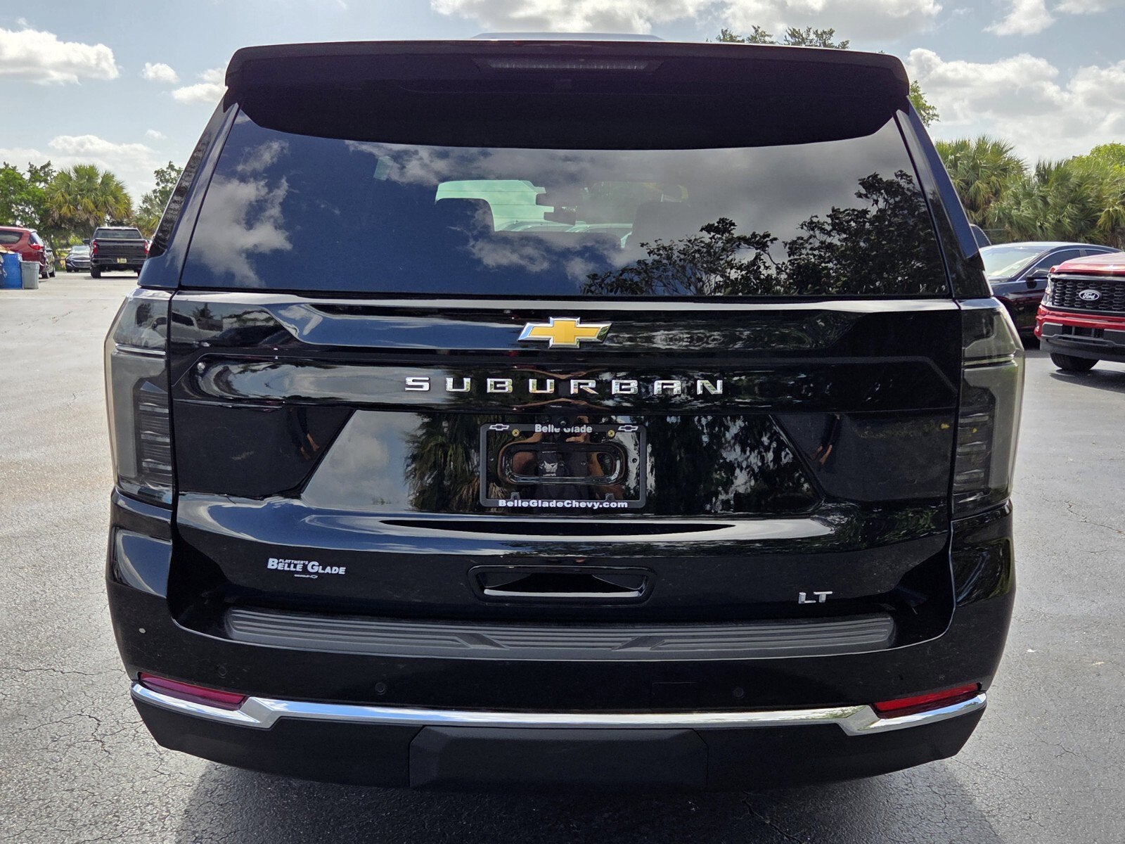 2025 Chevrolet Suburban LT