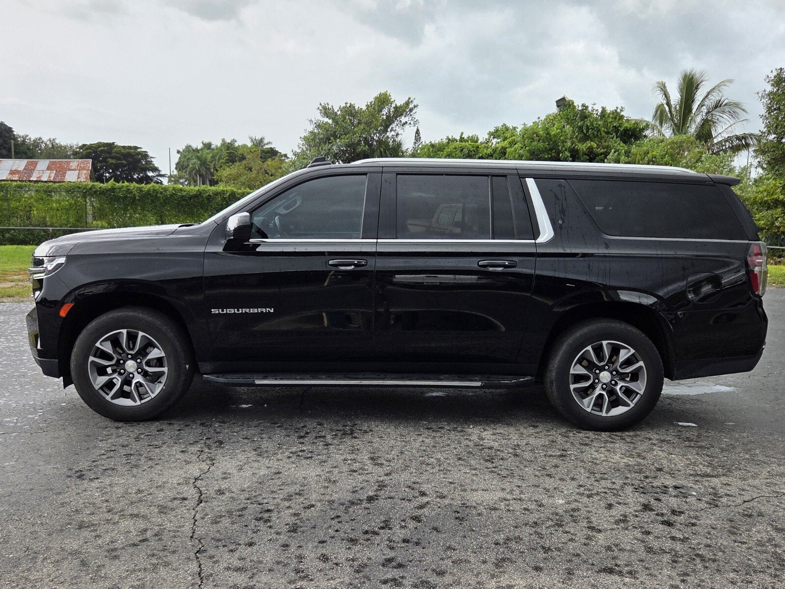 2023 Chevrolet Suburban LS
