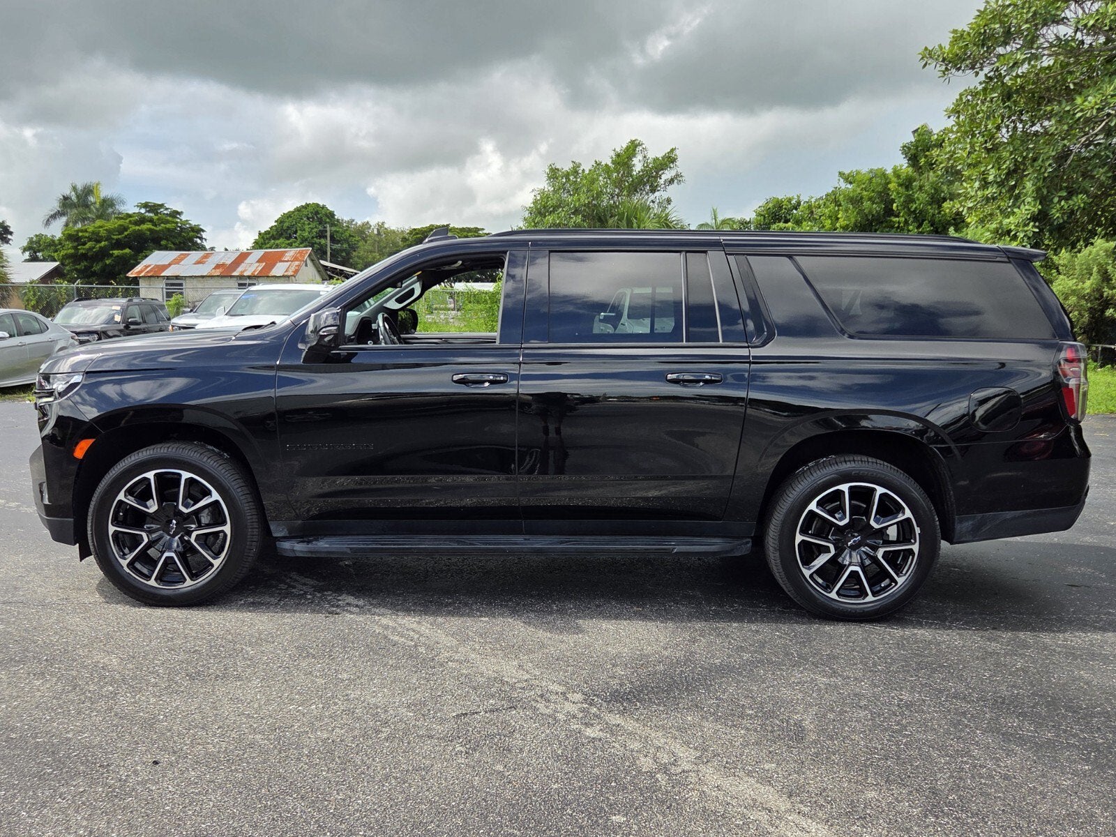 2023 Chevrolet Suburban RST