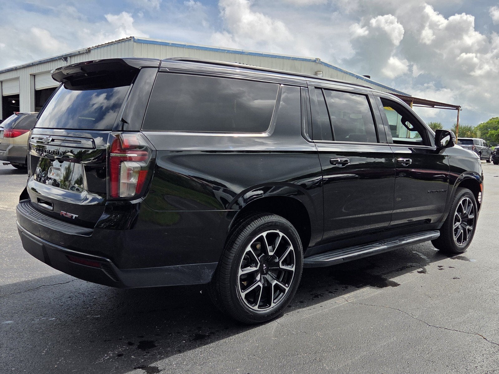 2023 Chevrolet Suburban RST