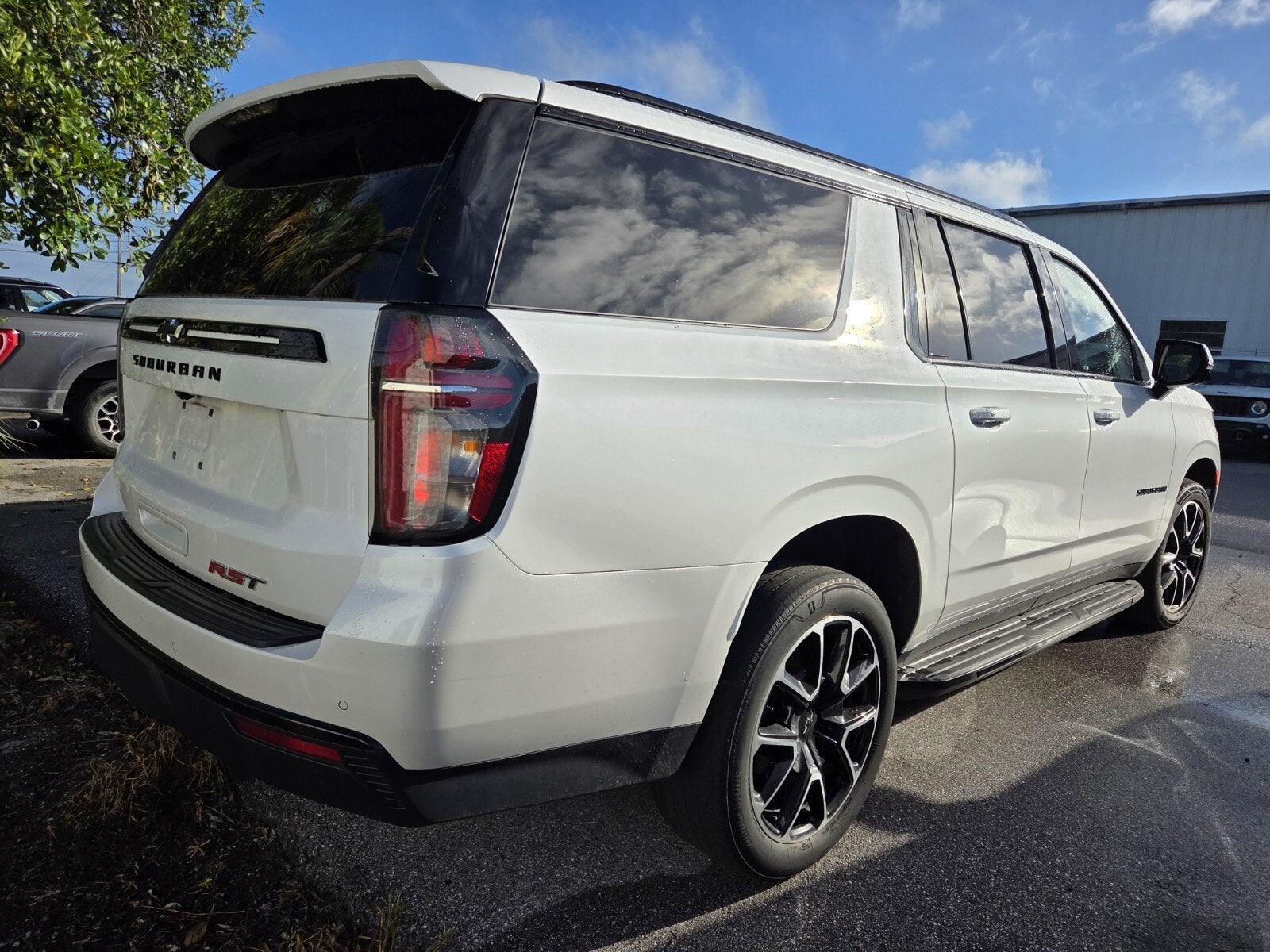 2024 Chevrolet Suburban RST