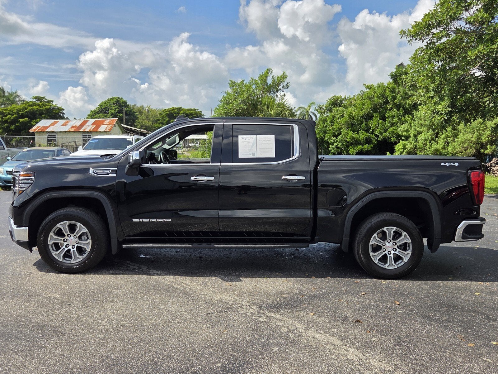 2024 GMC Sierra 1500 SLT