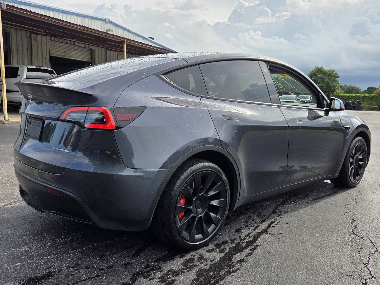 2022 Tesla Model Y Long Range Dual Motor All-Wheel Drive