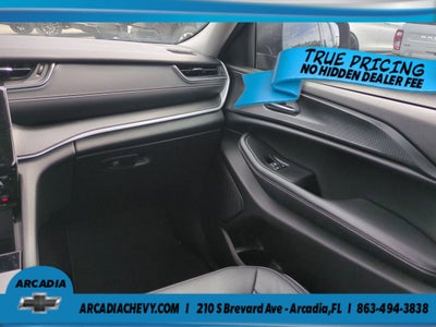 2023 Jeep Grand Cherokee Laredo 4x2