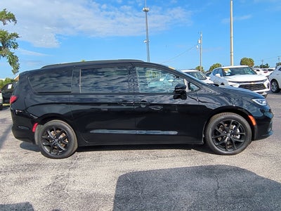 2025 Chrysler Pacifica Limited
