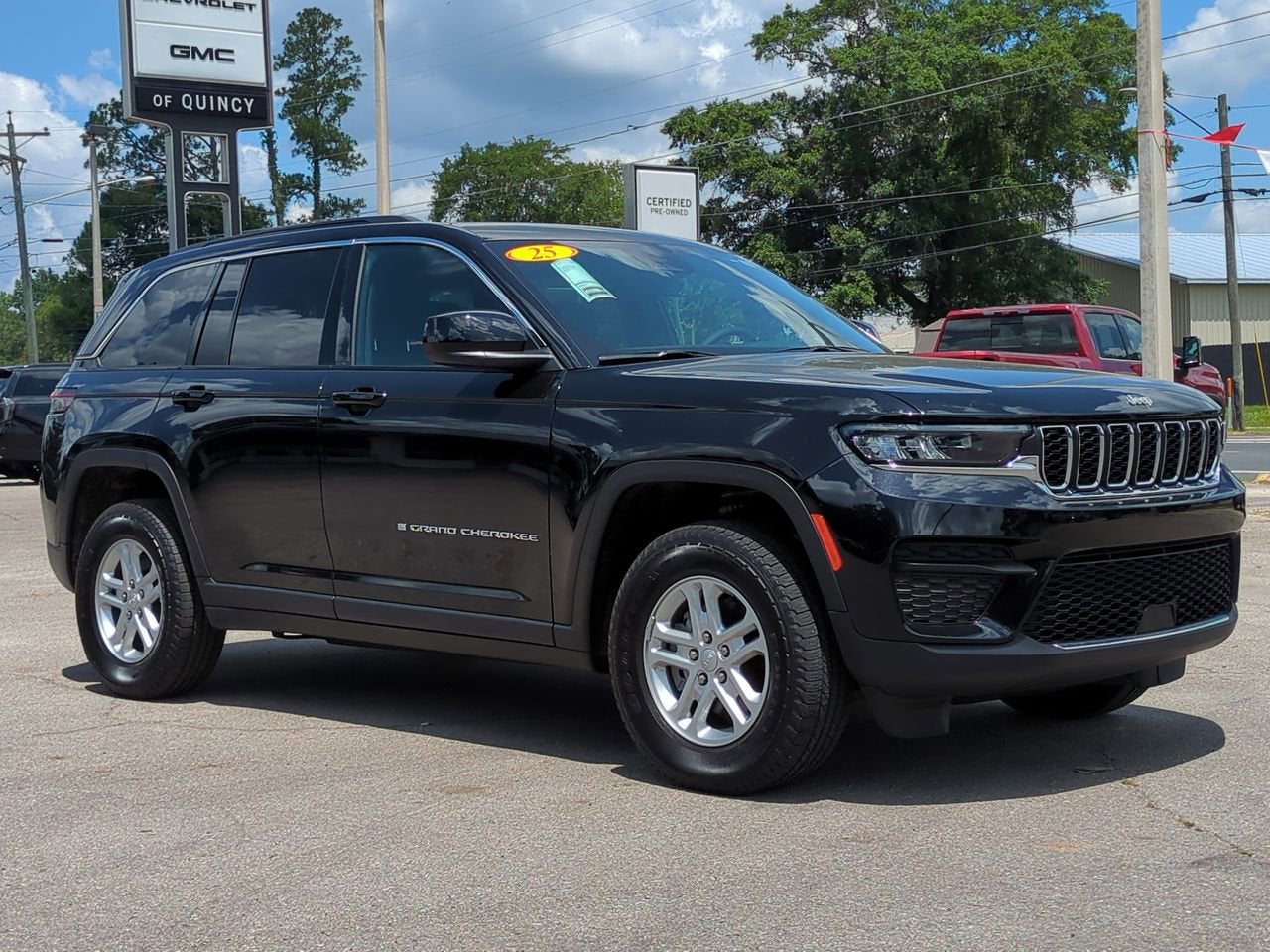 2025 Jeep Grand Cherokee Laredo