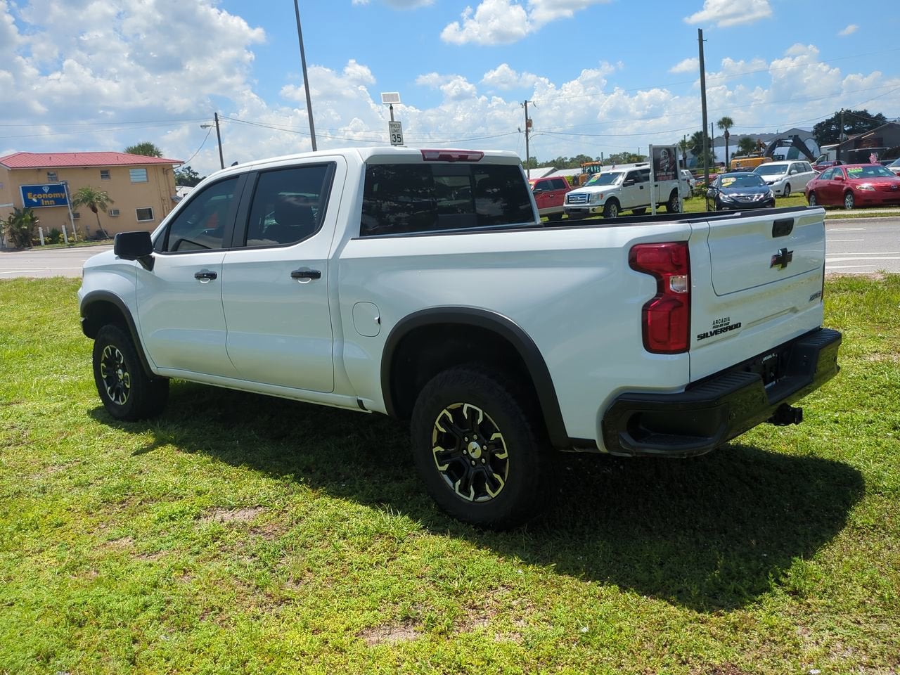 2023 Chevrolet Silverado 1500 ZR2 - Photo 6