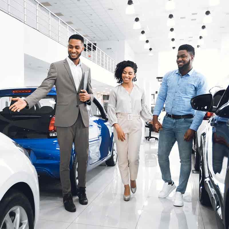 Plattner's Quincy Chevrolet in QUINCY FL couple looking at new cars