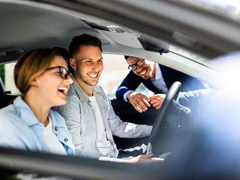 Plattner's Quincy Chevrolet in QUINCY FL couple buying a new car