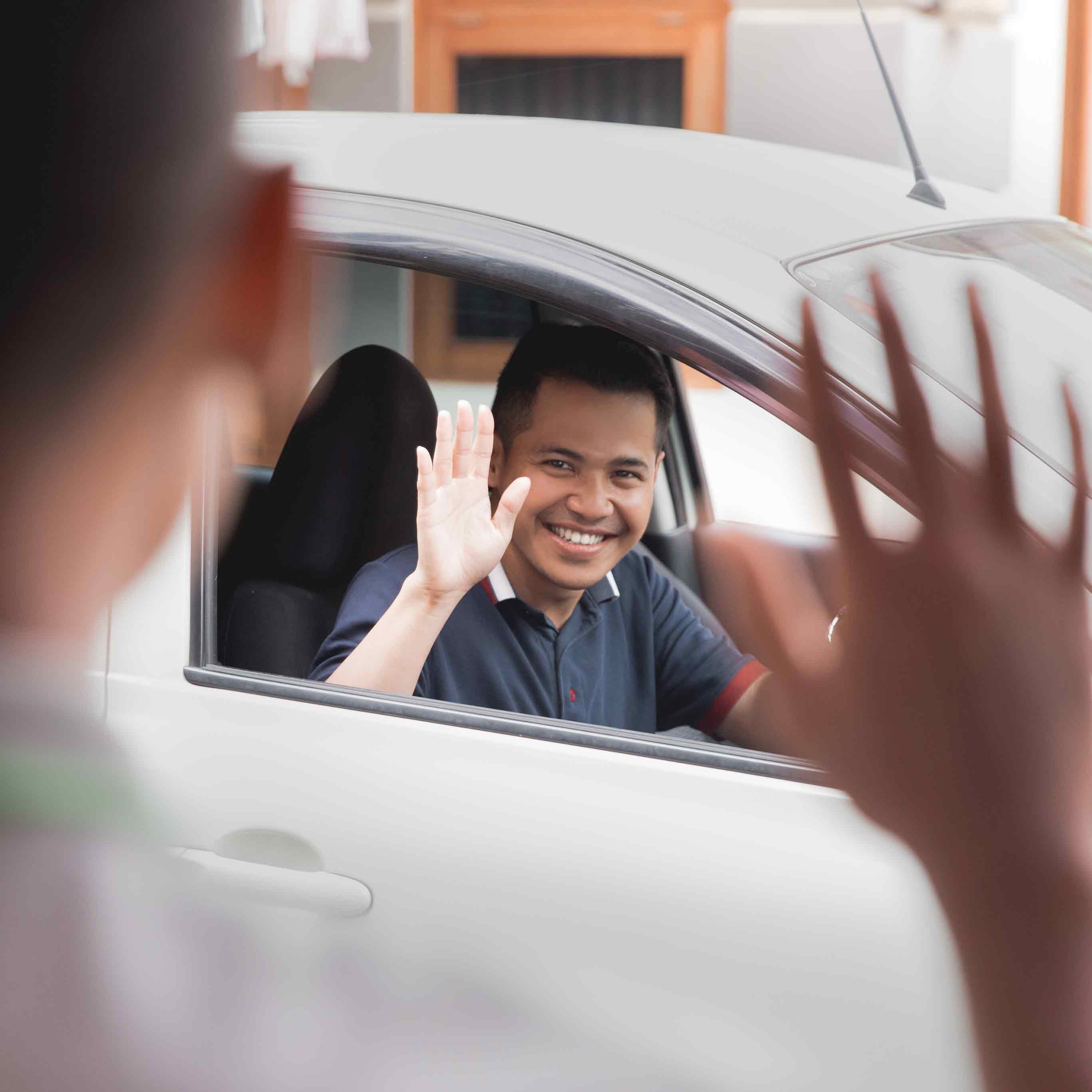 Plattner's Quincy Chevrolet in QUINCY FL customer waving to sales rep